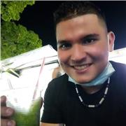 Profesor con excelente motivación para enseñar con alegría y dedicación